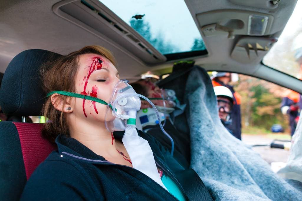 Imagen de una mujer. Enfrentarse a una lesión cerebral traumática puede ser increíblemente abrumador. No sólo hay que intentar recuperarse física y emocionalmente, sino que también hay que navegar por el complejo proceso legal para buscar justicia e indemnización. Las consecuencias de una lesión cerebral traumática pueden alterar la vida. Desde el aumento de las facturas médicas y la pérdida de salarios a las discapacidades a largo plazo y el trauma emocional, el impacto en su vida puede ser devastador. R&G Personal Injury Lawyers se especializa en ayudar a personas que, como usted, han sufrido lesiones cerebrales traumáticas. Con nuestra experiencia y compasión, lucharemos incansablemente para asegurar que usted reciba la justicia y la compensación que se merece. Nuestro equipo de abogados experimentados le guiará a través de cada paso del proceso legal, ofreciendo apoyo y asesoramiento de expertos en el camino. Confíe en R&G Personal Injury Lawyers para ser su defensor en su viaje hacia la recuperación.